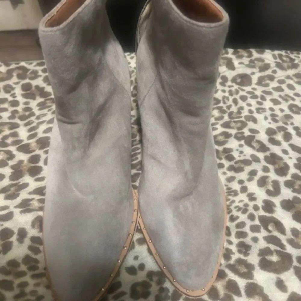 CCOCCI Gray Suede zip back with tassel on zipper ankle boots, size 8